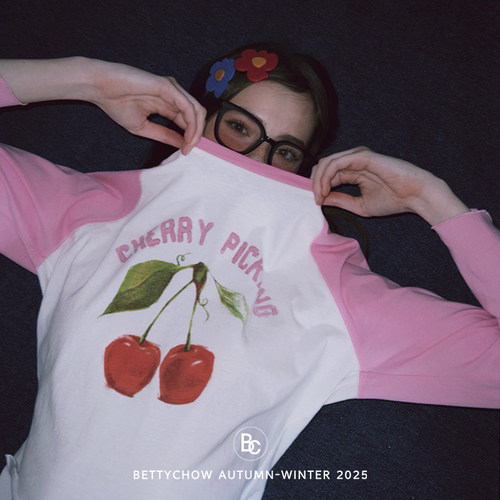 枚粉色樱桃印花长袖T恤打底衫