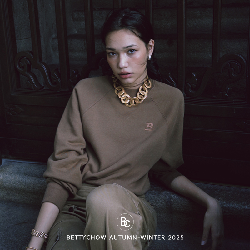 梅丁同款摩卡色阔肩刺绣卫衣