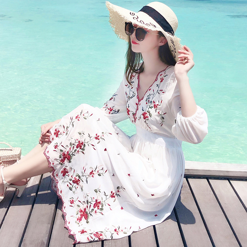 云南旅游必备女装丽江出游衣服民族风刺绣度假连衣裙青海湖裙子夏