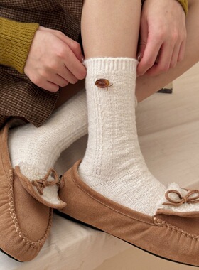 IOULOR日系竖纹纽扣羊毛袜子女中筒袜秋冬加厚保暖咖色百搭堆堆袜