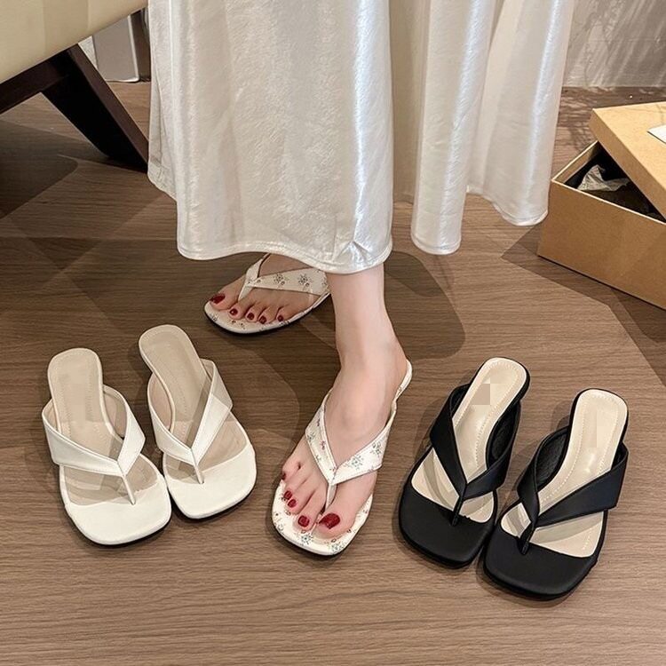甜美风碎花夹脚人字拖女夏外穿2026新款时尚百搭平底舒适凉拖鞋子