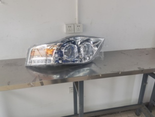 适用于宇通客车前照灯前大灯总成ZK6127系列6126配件6147/6122