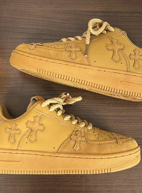 板鞋男鞋子2025新款卡其色厚底透气十字架印花复古黄色日系滑板鞋