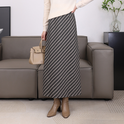 复古气质斜条纹毛呢半身裙冬季2026高腰显瘦A字垂坠感大摆裙21767