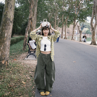 设计感阔腿休闲弯刀裤 女复古新款 子 水洗牛仔裤 复古风军绿色直筒裤