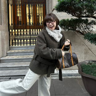 Our2【冬日氛围大衣】2025时尚百搭新款厚款毛领羊羔绒毛呢大衣女