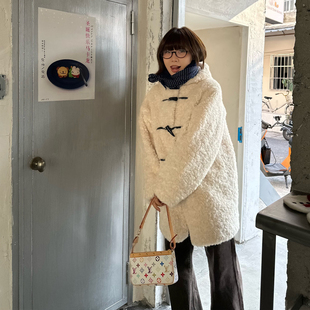 Our2【毛茸茸牛角扣】2025时尚秋冬季复古保暖中长款毛绒大衣外套