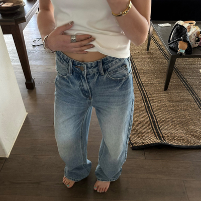 Our2【经典浅牛】2026春节新款时尚百搭水洗浅蓝色直筒牛仔长裤女