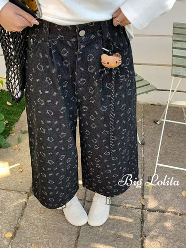 【 甜酷kitty】大码提花宽松弯刀牛仔裤女微胖显瘦八分裤胖MM阔腿