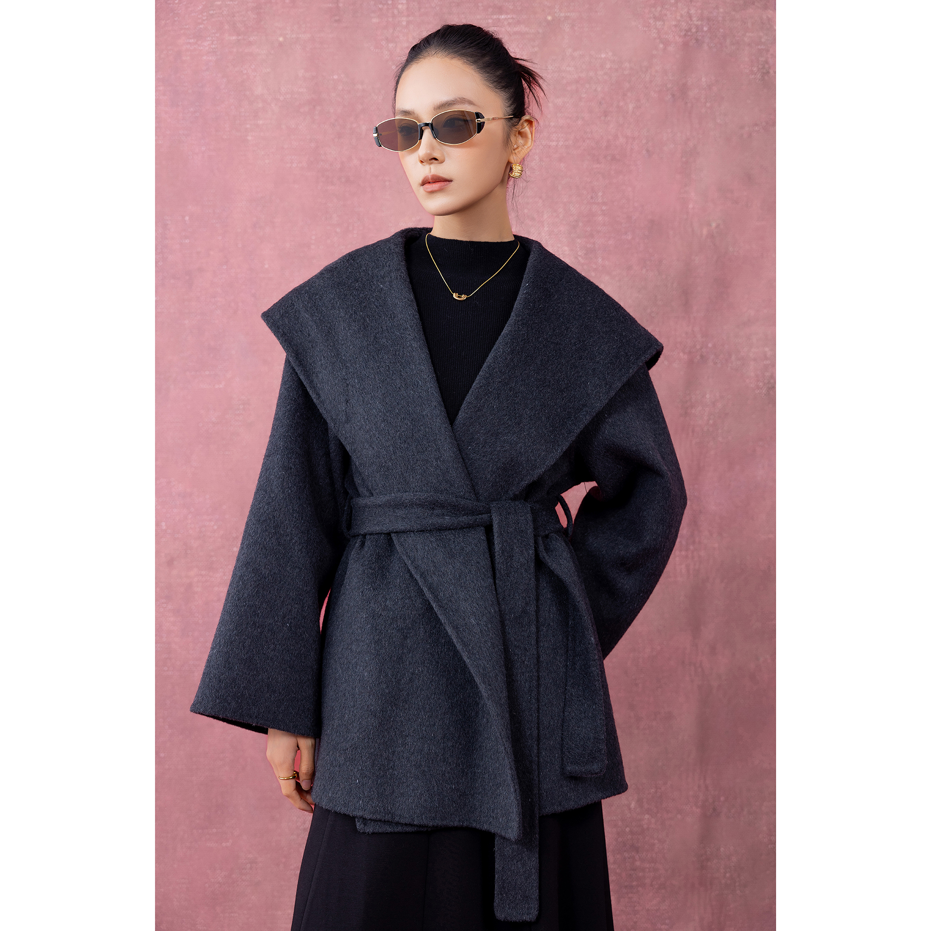 2025冬季新款洋气大翻领短款羊毛呢外套女100%澳洲双面呢羊绒大衣