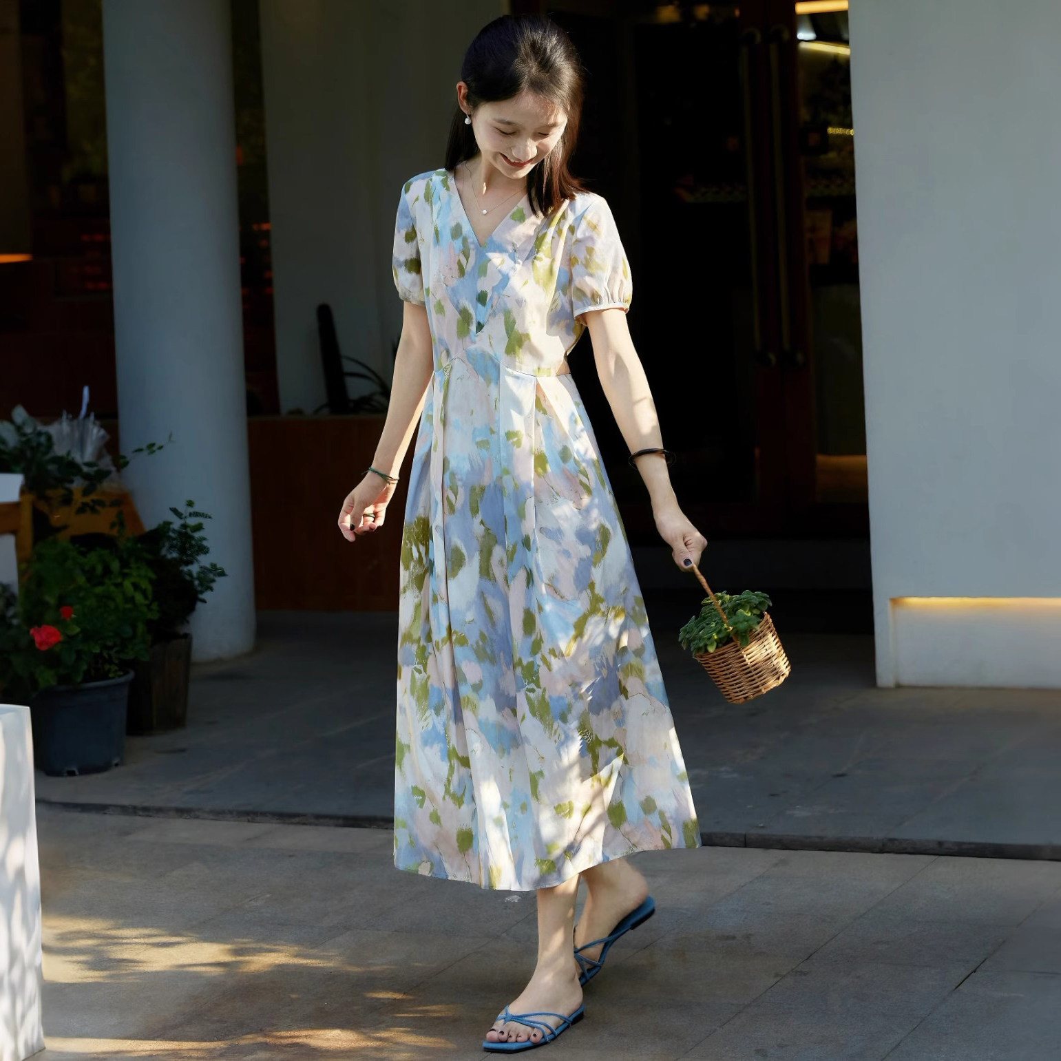 2025夏季新款韩版印花真丝短袖收腰连衣裙v领气质桑蚕丝长裙女