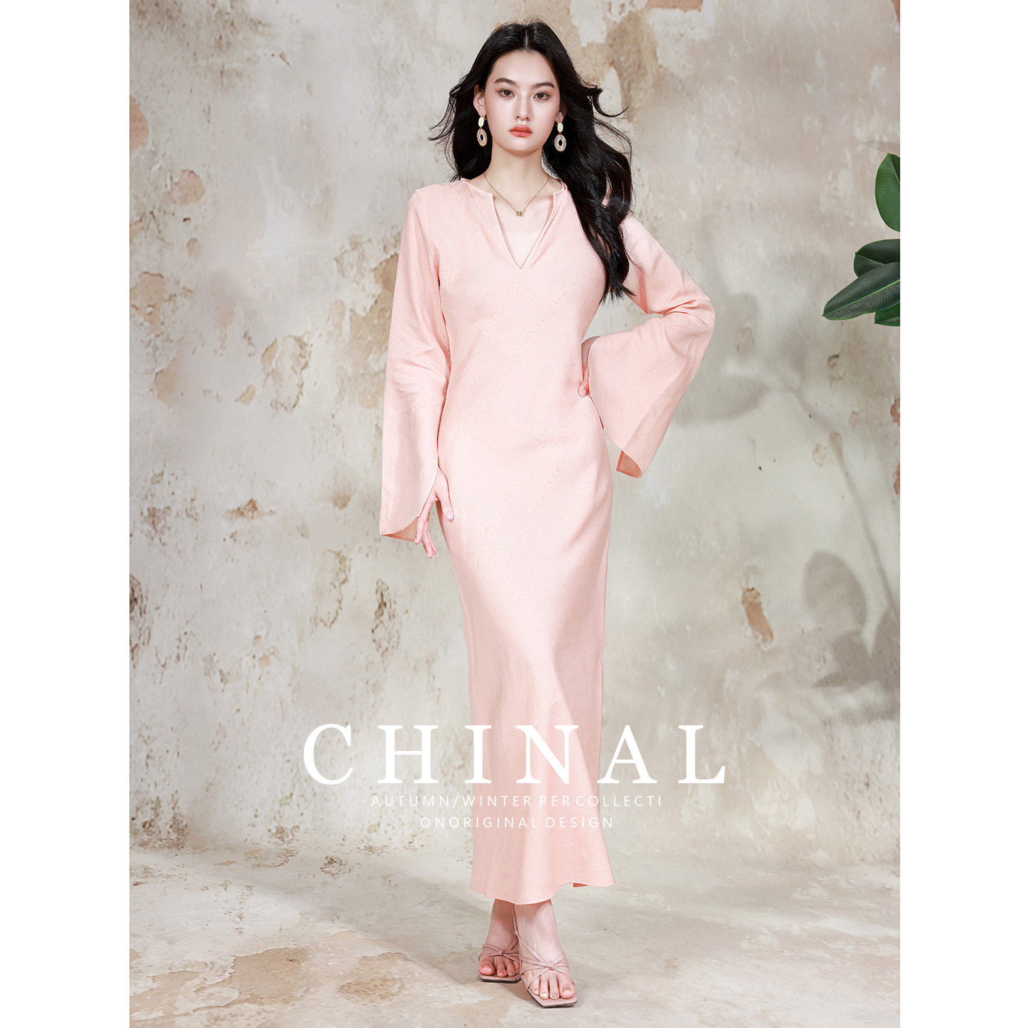 CHINAL夏季新款极简设计温柔亚麻斜裁V领收腰喇叭袖连衣裙长裙子