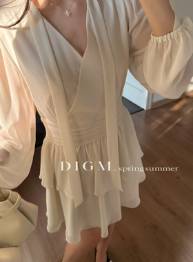 瑞瑞新氛围感法式甜美气质纯色V领收腰显瘦泡泡袖连衣裙DB70608