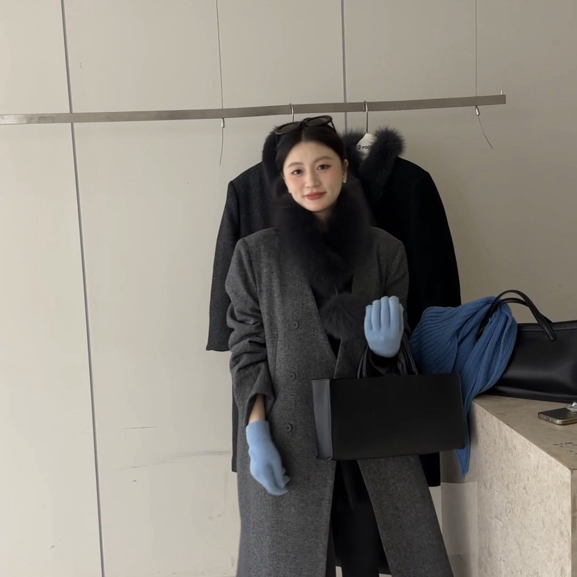 瑞瑞冬上新赫本风灰色中长大衣(配可拆真狐狸毛毛领)8732