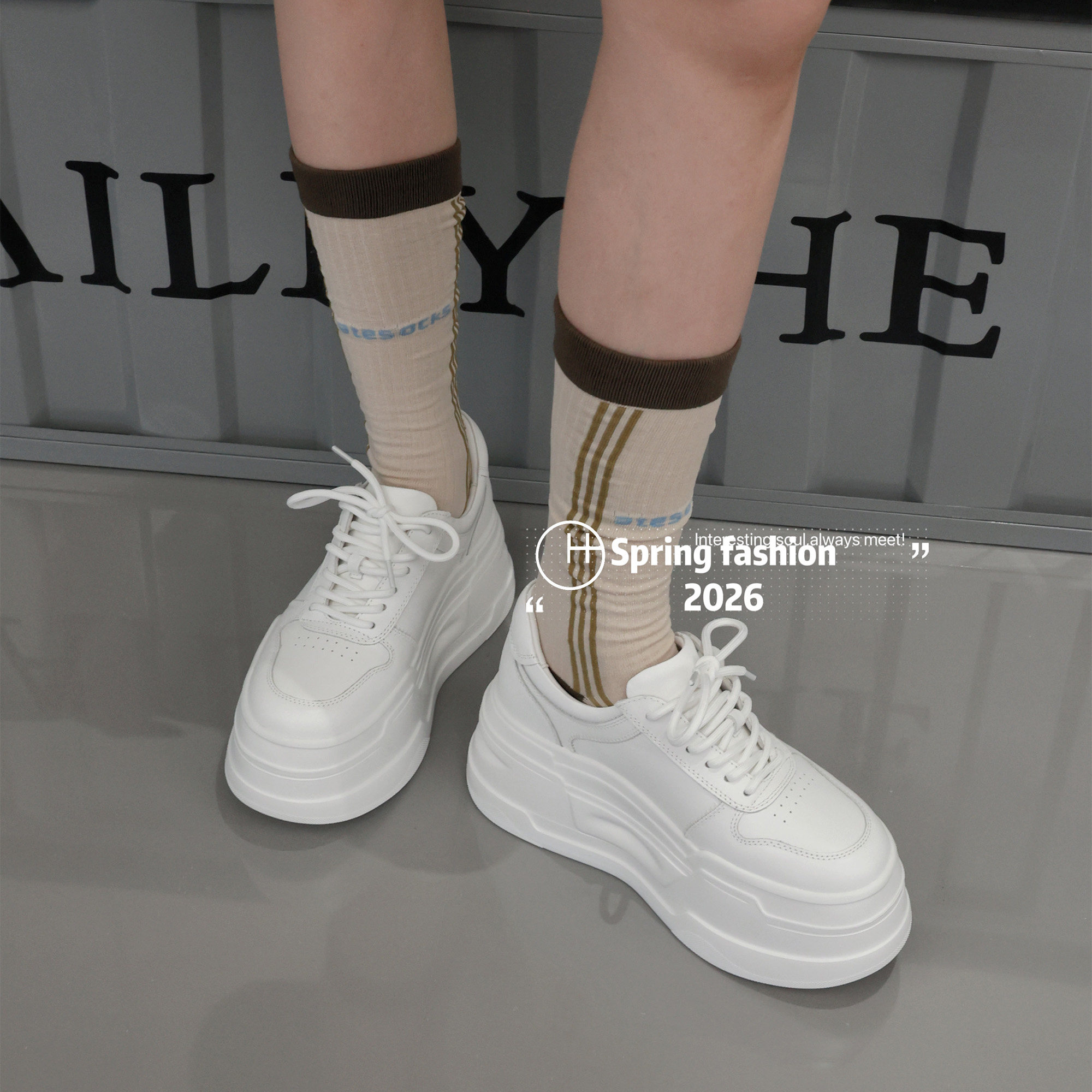 欧洲站白色厚底真皮松糕小白鞋女2026春季新款增高舒适休闲板鞋女