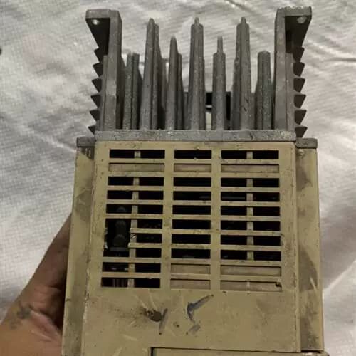 议价急售15BKSk，380v变频器cimrv7at4w.1-p5