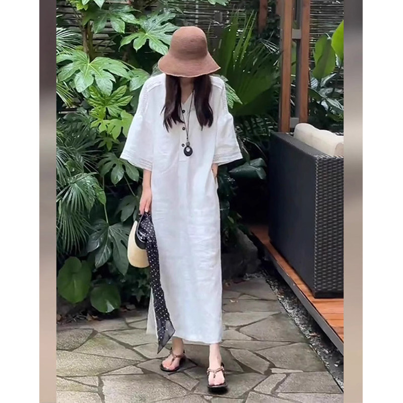 三亚海边度假厅里厅气小众法式绝美亚麻棉麻镂空白色连衣裙女夏季