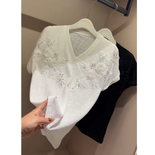 设计感轻奢小众V领短袖T恤女春夏重工刺绣花朵宽松洋气百搭上衣