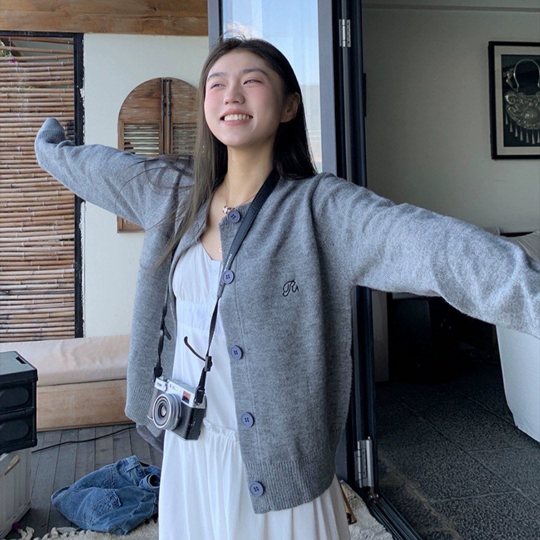 2025新款韩系灰色针织开衫女春秋季款宽松显瘦百搭短款毛衣外套,女装/女士精品,毛针织衫,淘宝优惠券,粉丝福利购,淘宝优惠卷