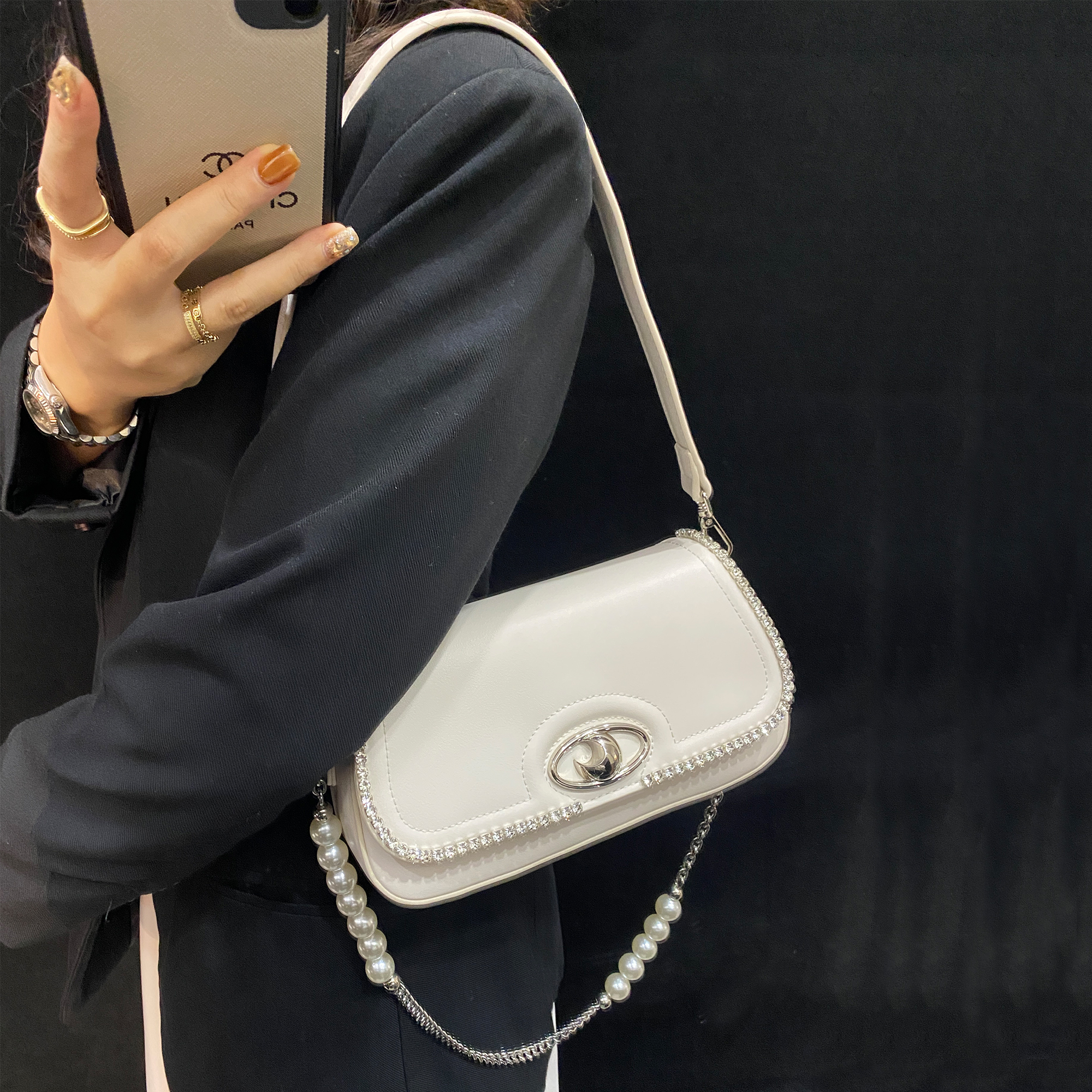 珍珠链条水钻小方包腋下包