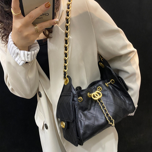 黑色包包小香风26c bag嬉皮包2026巨好看水桶包托特包女单肩 hobo