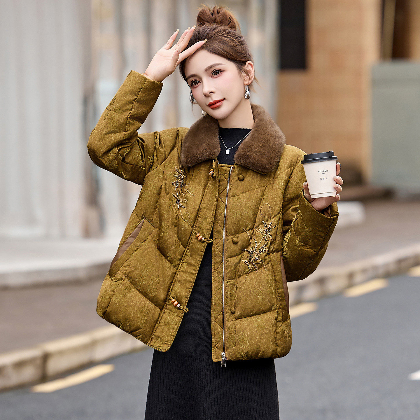 新中式国风刺绣羽绒服女短款