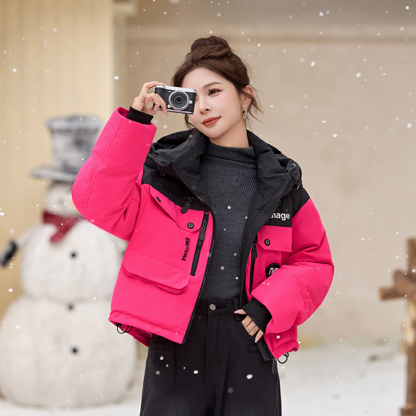 短款撞色羽绒服女2025年冬季新款宽松面包服小个子白鸭绒连帽外套