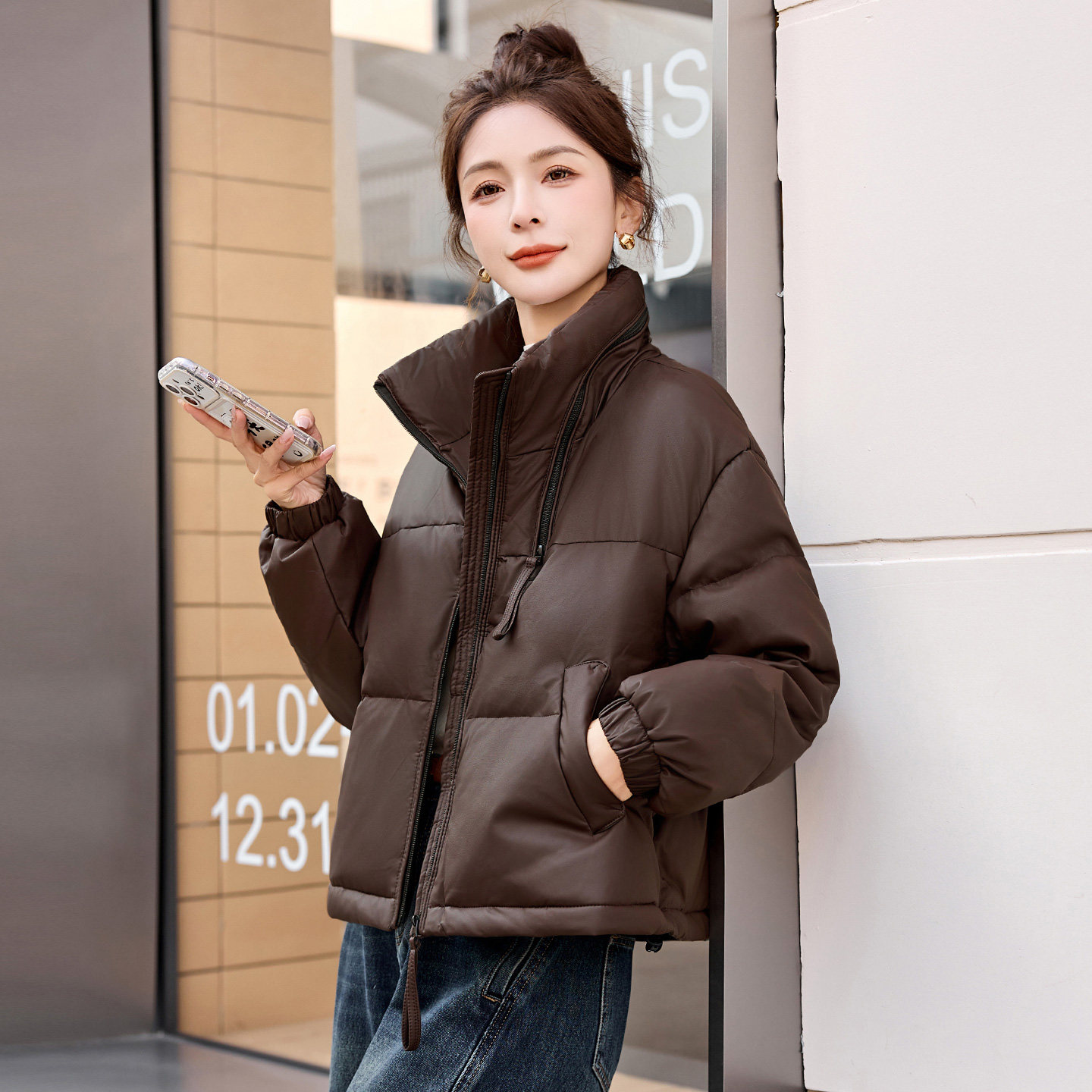 短款PU皮羽绒服女立领2025冬季新款小个子宽松加厚保暖白鸭绒外套,女装/女士精品,羽绒服,淘宝优惠券,粉丝福利购,淘宝优惠卷