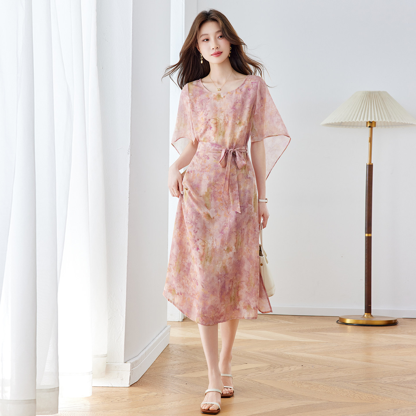度假风印花连衣裙女2026夏新款