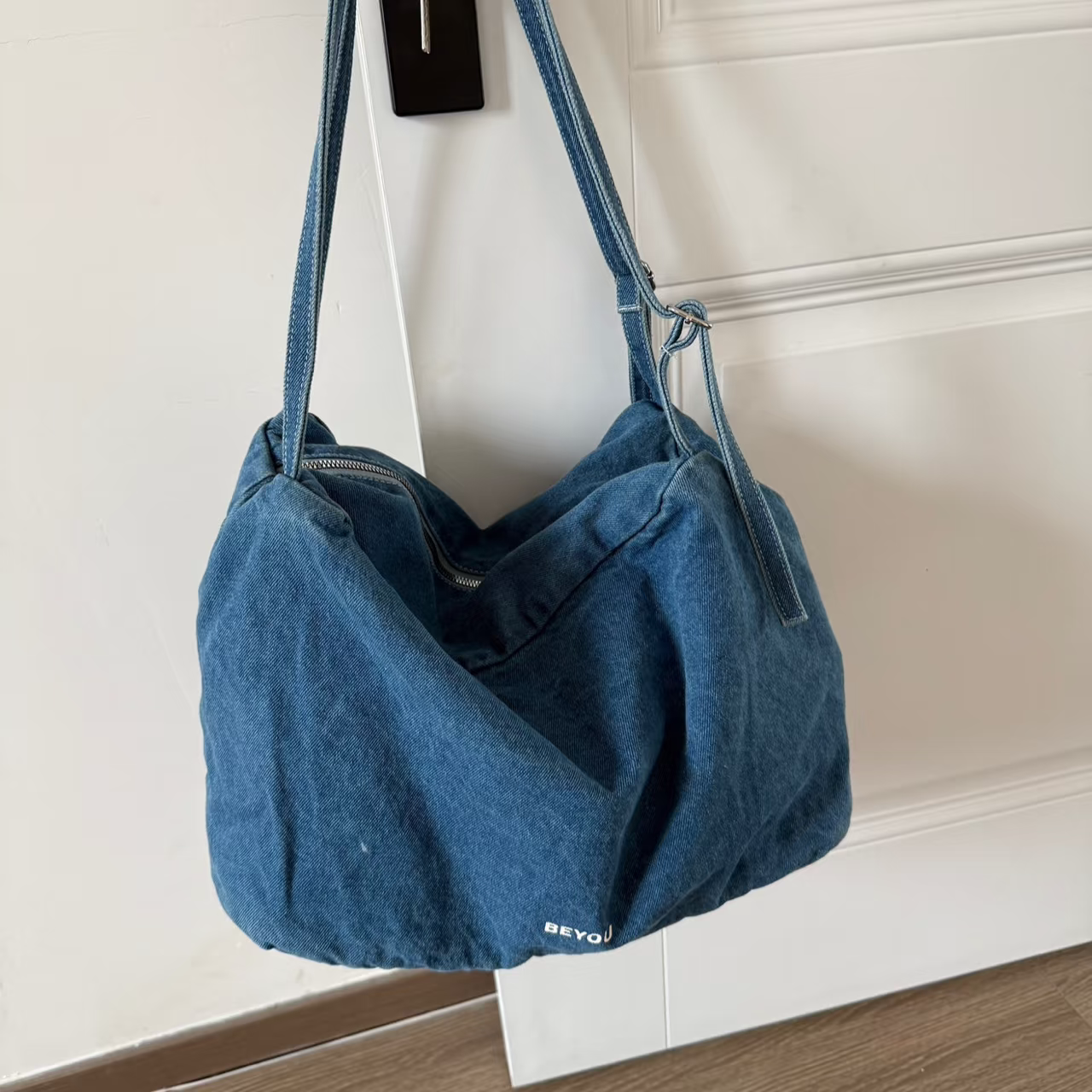 韩系慵懒风水洗牛仔布托特包女2026新款大容量休闲通勤单肩腋下包