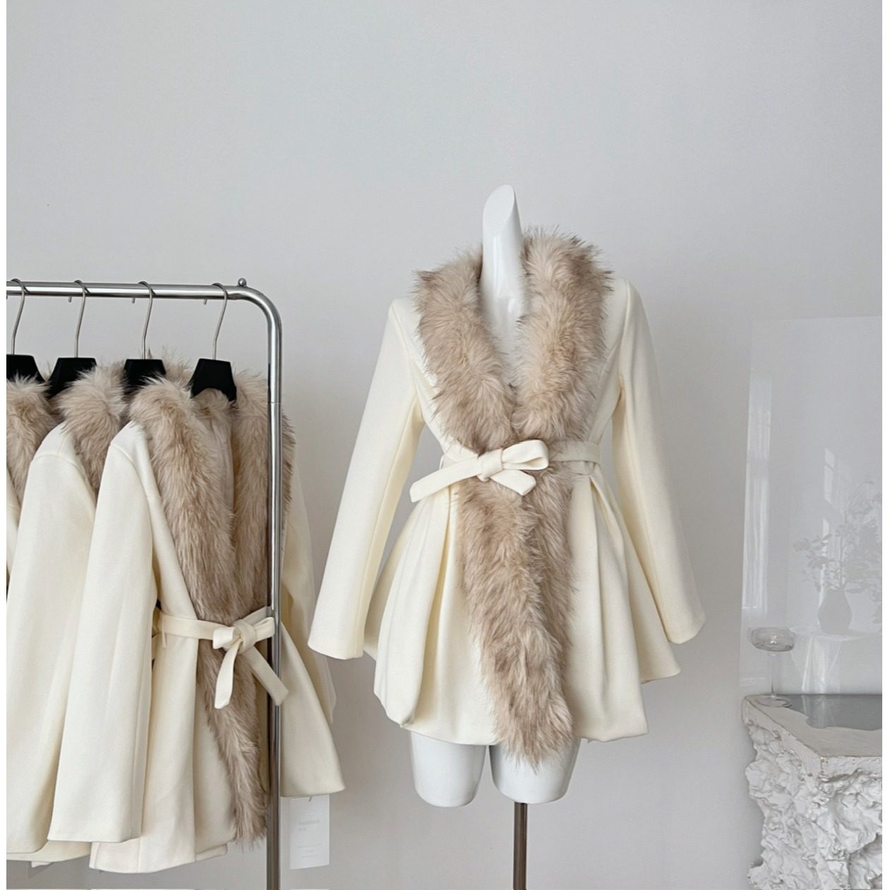 NAOAO 西棠佳人 小说女主感白色毛呢拼仿皮草收腰连衣裙大衣