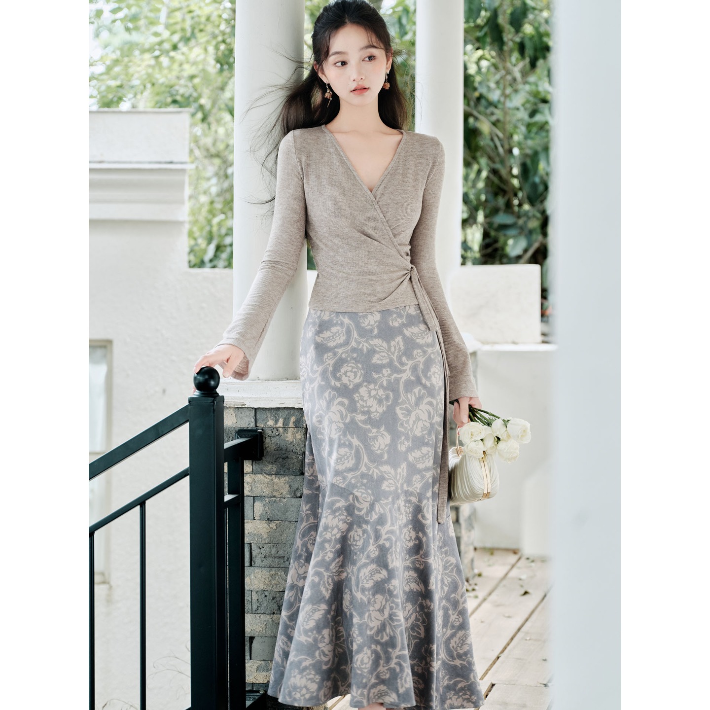 港风复古绑带显瘦v领上衣T恤女秋新款长袖针织衫