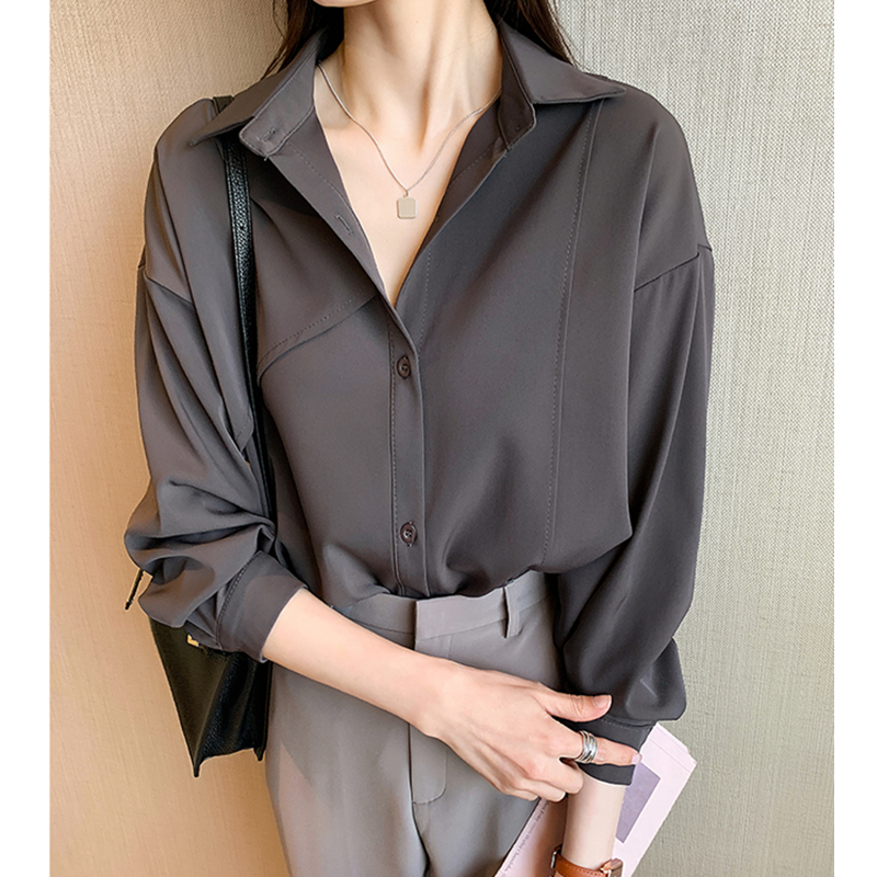 A new design of shirt a small number of top loose folding temperament base coat light French shirt