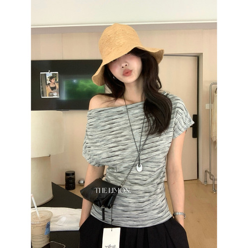 THE LIMON柠檬绿茶夏季斜肩条纹显瘦设计短袖T恤女配挂饰TM-1776