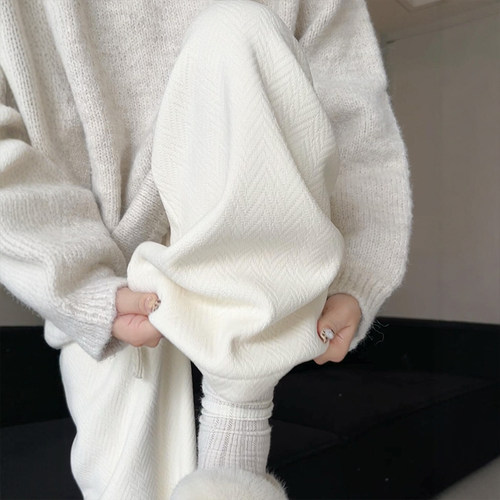 好穿到拍大腿的米白色人字纹裤子