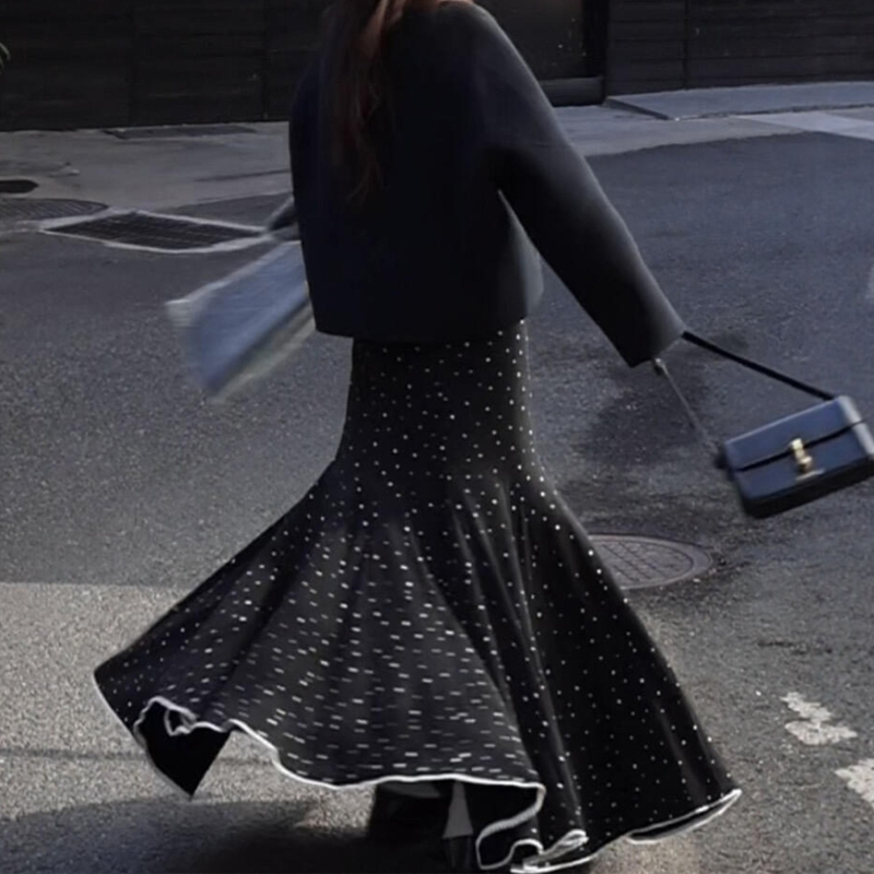 谁懂这条黑色波点鱼尾裙的魅力！