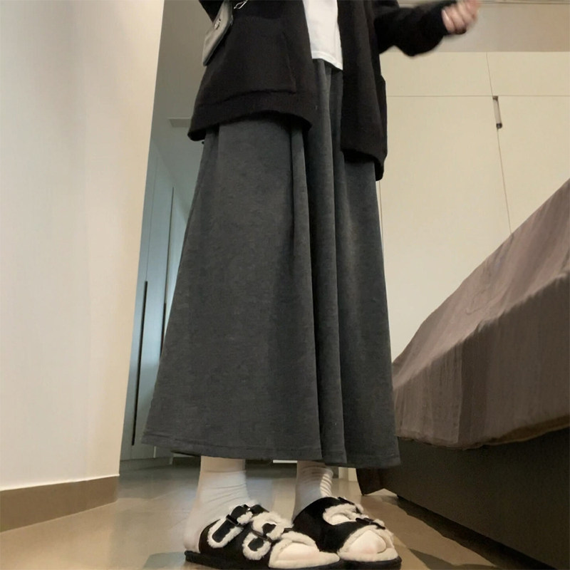 梨形天菜！深灰糯米裙焊在身上了