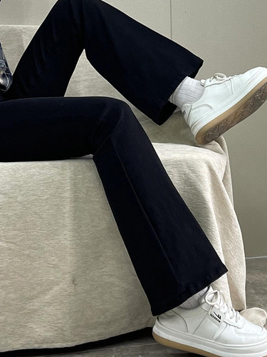 微喇的裤子就是显腿直~显瘦一jue