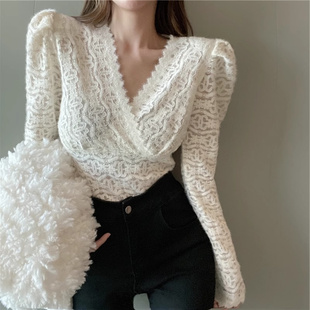 秋冬配皮草内搭v领泡泡袖加绒加厚低领网纱黑色蕾丝打底衫女上衣