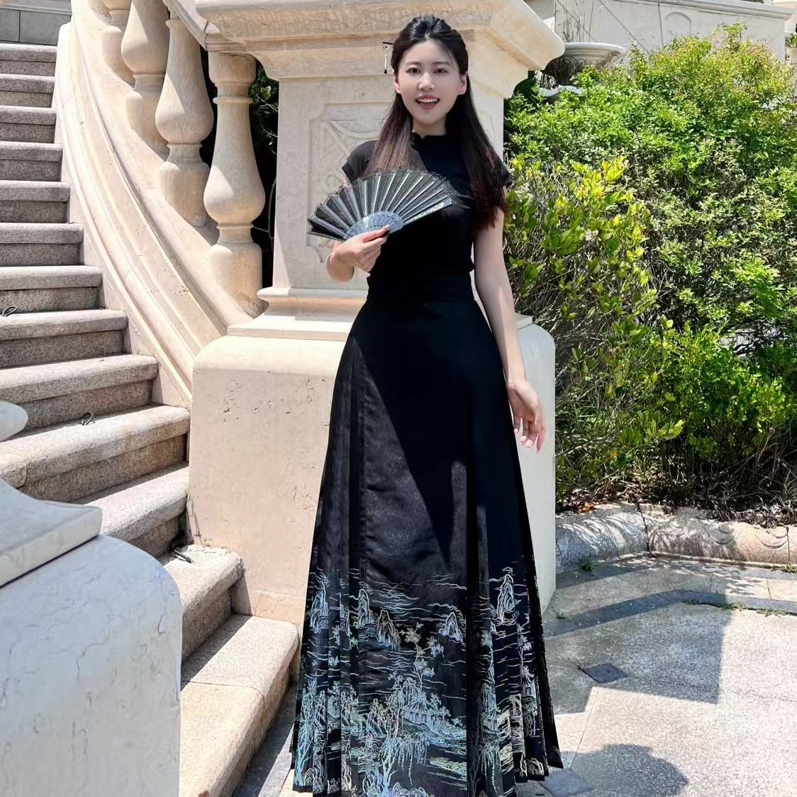 新中式国风汉服上衣黑织金马面裙