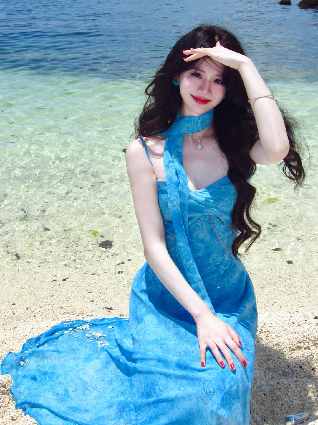 ชุดเดรสสีน้ำเงินสดใส สไตล์รีสอร์ทริมทะเล สำหรับผู้หญิง สวยสง่างาม ชุดเดรสยาวเอวเข้ารูป พิมพ์ลายเทียดาย สำหรับคนตัวเล็ก