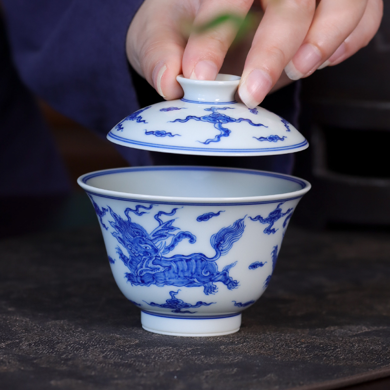 手绘青花海象纹二才盖碗