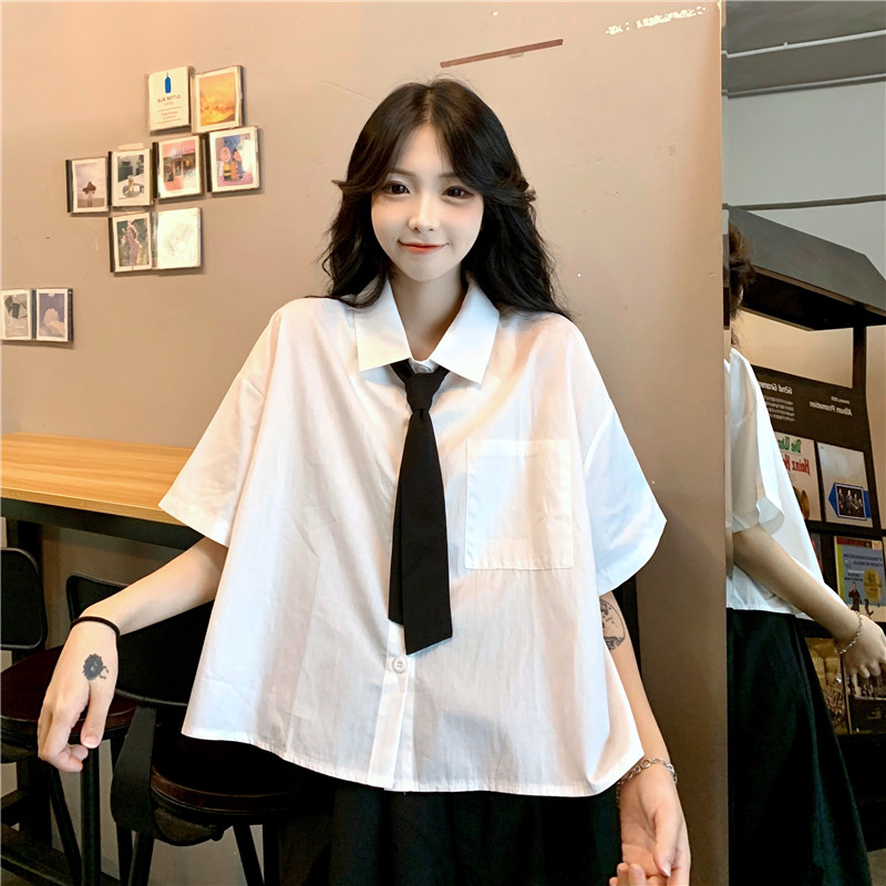 Real photo of new Japanese college style in spring and summer of 2021