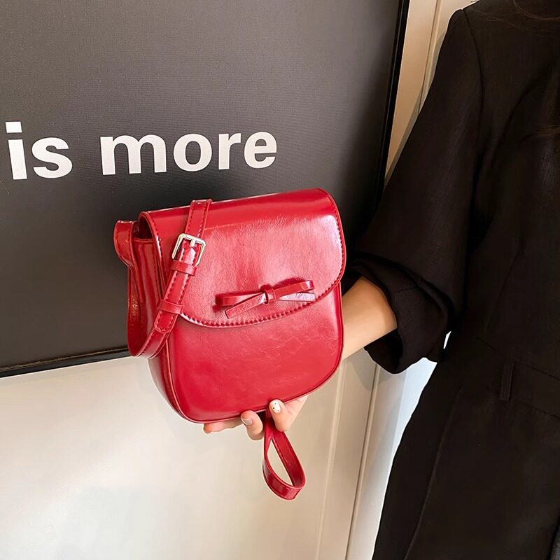 韩国小众设计感腋下包包女潮时尚手机包马鞍包百搭斜挎包红色包