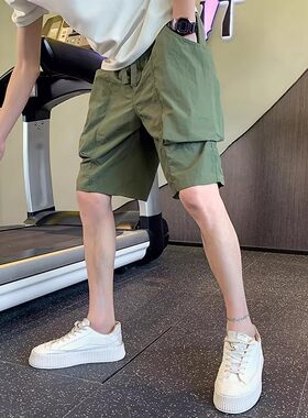 工装短裤男夏季休闲沙滩中裤2026新款潮牌五分裤军绿色薄款大裤衩