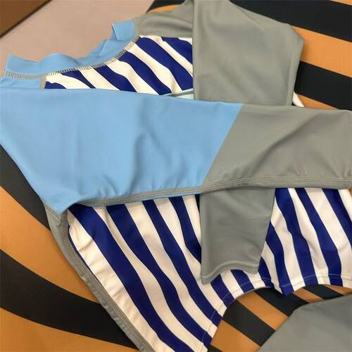某K品牌儿童分体条纹长袖泳衣男女大童防晒速干夏季海边沙滩游泳