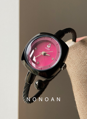 《黑色小野莓》 轻奢气质小众高级感手表女ins风手环设计石英腕表