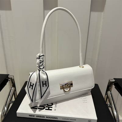 百搭链条腋下法棍包纯色斜挎包