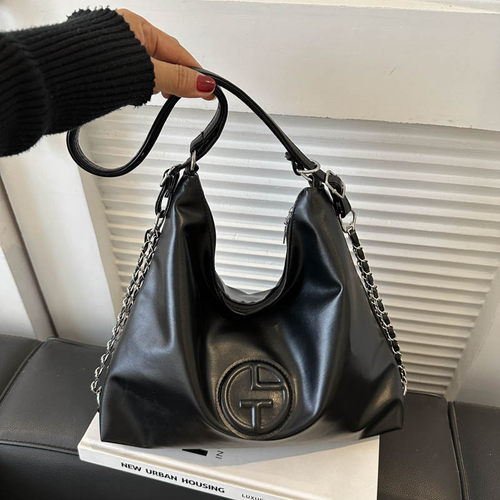 双肩包单肩水桶包百搭外出背包