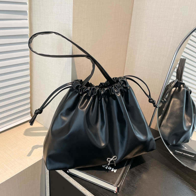 褶皱水桶包时尚百搭单肩包潮